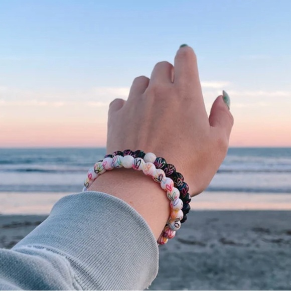 Lokai Love White XL Unisex Bracelet NWT - Picture 2 of 13